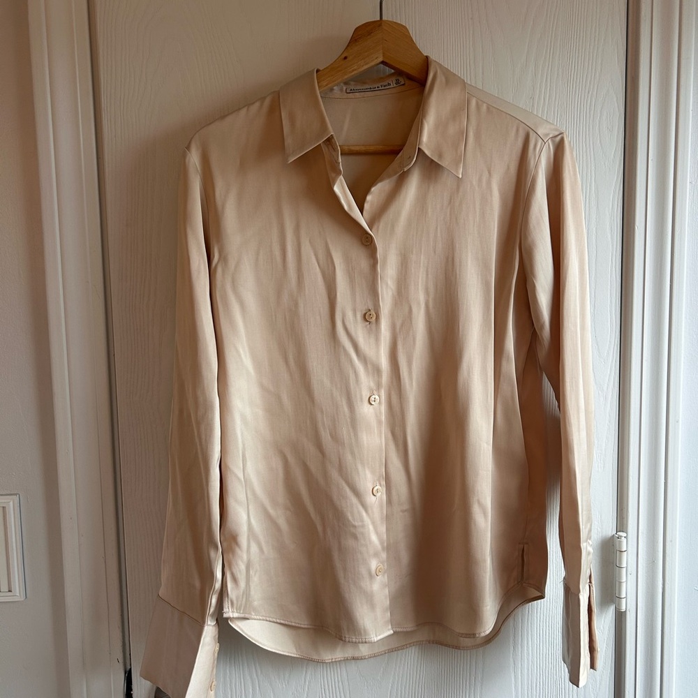 Abercrombie & Fitch Silk Cream Long Sleeve Button Down Shirt